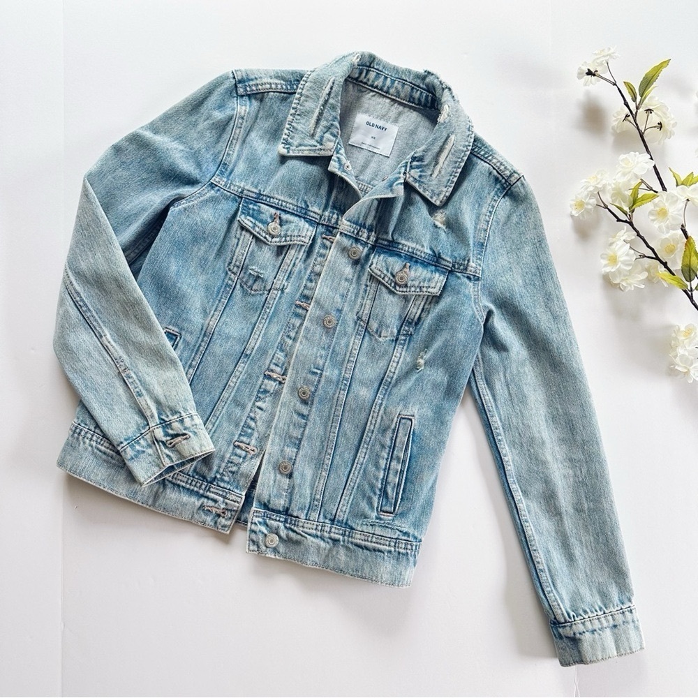 NEW Old Navy Women’s Blue Distressed Oversized Denim Jacket - Picture 2 of 5